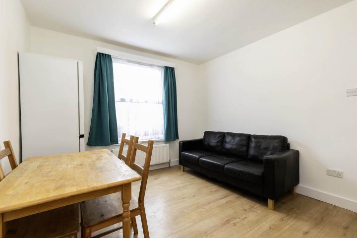 			3 Bedroom, 1 bath, 1 reception Flat			 Newton Road, Cricklewood
